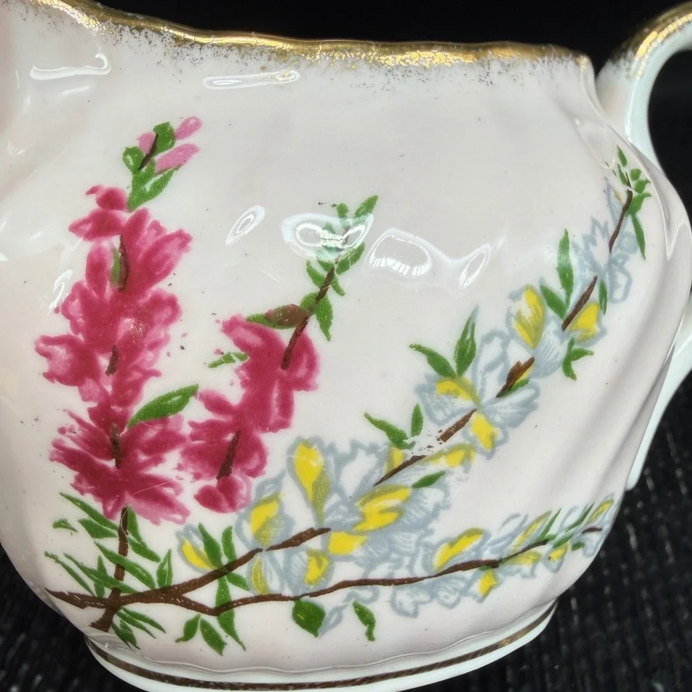 Foley EB 1850 Pink Floral Bone China Creamer Gold Trim Swirl Ribbed‎ England
